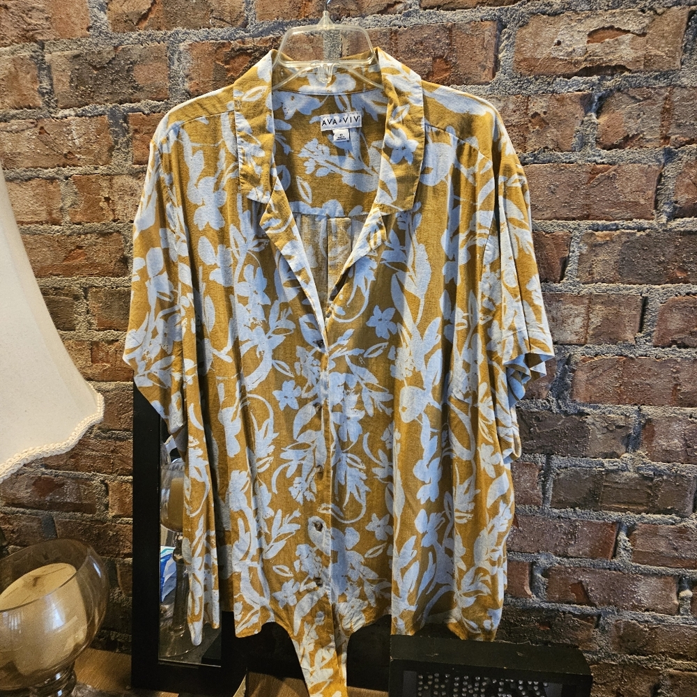 Ava & Viv Floral tie in front button down Blouse 👚